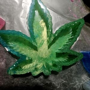 Green Leaf Resin Art Piece